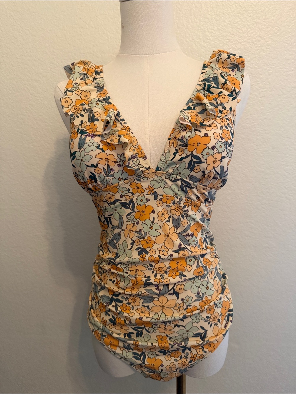 Cupshe Ditsy Floral Flutter sleeve V-Neck One-Piece Swimsuit